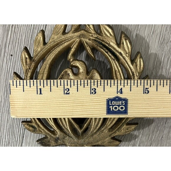 Vintage Cast Iron Trivet Eagle And Heart Americana Gold Tone Country Cottage - Picture 6 of 6